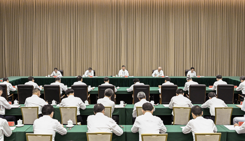 11月6日,中共中央总书记、国家主席、中央军委主席习近平在海南三亚听取海南自贸港建设工作汇报,发表了重要讲话。新华社记者 申宏 摄