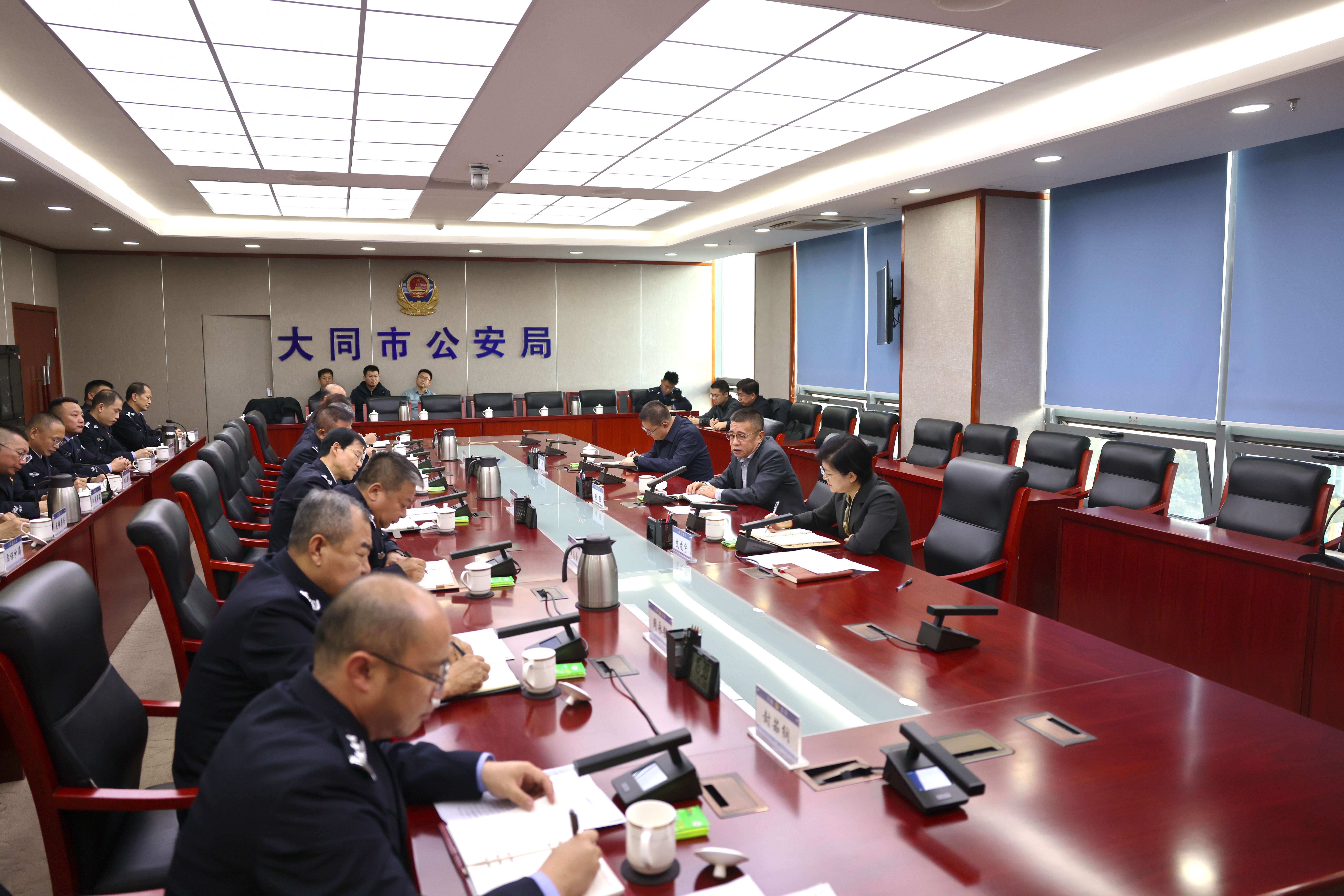 图为市委书记张强在市公安局主持召开座谈会。市公安局供图