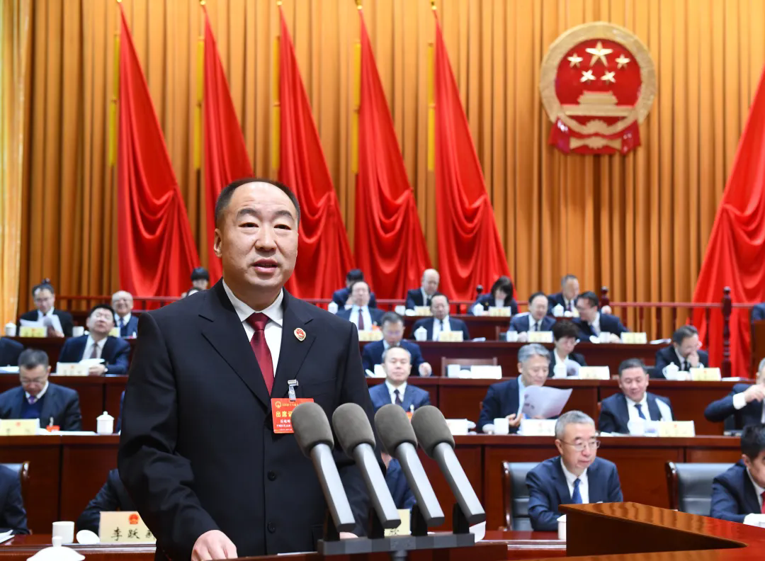 1月21日，在大同市第十六届人民代表大会第六次会议上，大同市人民检察院党组书记、检察长岳岐峰作检察工作报告。