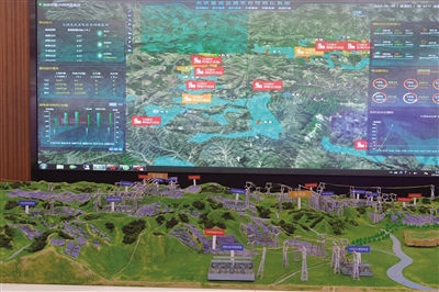 5月29日，记者拍摄的大同光伏发电监测服务中心的可视化系统。刘力航摄