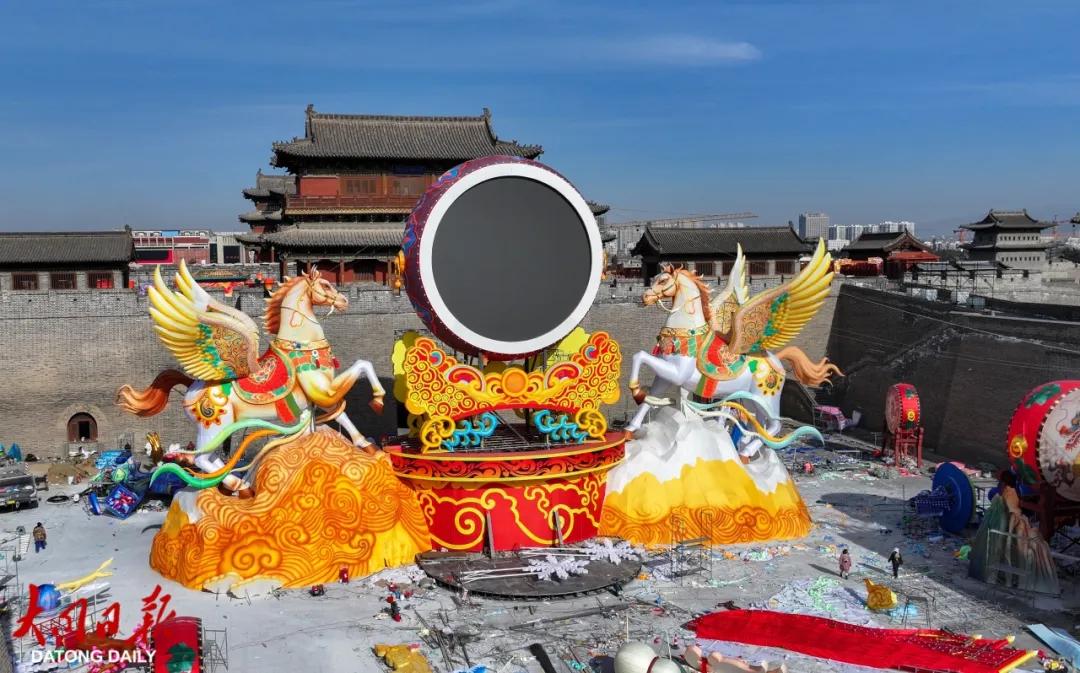 目前,在大同古城南城墙瓮城、月城及关城内,各类主题灯组均已初露轮廓。戎禹仁摄