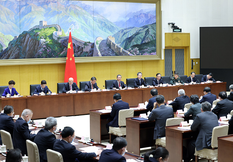 3月17日，国务院总理李强在北京主持召开新一届国务院第一次全体会议。新华社记者　王晔　摄