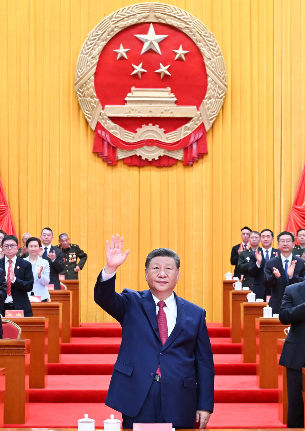 9月25日上午，新疆维吾尔自治区成立70周年庆祝大会在新疆人民会堂隆重举行。中共中央总书记、国家主席、中央军委主席习近平出席庆祝大会。新华社记者 燕雁 摄
