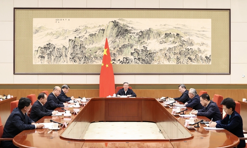 12月3日，国务院以“深入推进以人为本的新型城镇化，着力构建城乡融合发展新格局”为主题，进行第十七次专题学习。国务院总理李强主持学习。新华社记者 黄敬文 摄