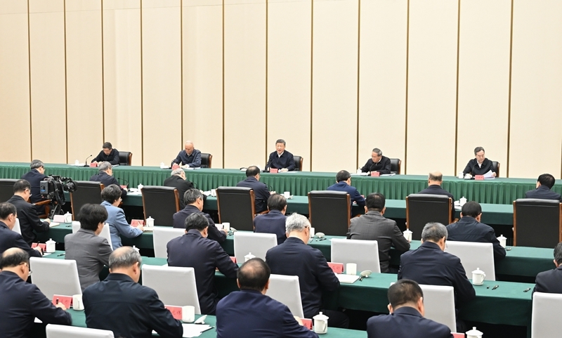 3月23日,中共中央总书记、国家主席、中央军委主席习近平在河北雄安新区考察,并主持召开深入推进雄安新区高质量建设和发展座谈会。这是23日下午,习近平主持召开深入推进雄安新区高质量建设和发展座谈会并发表重要讲话。新华社记者 燕雁 摄