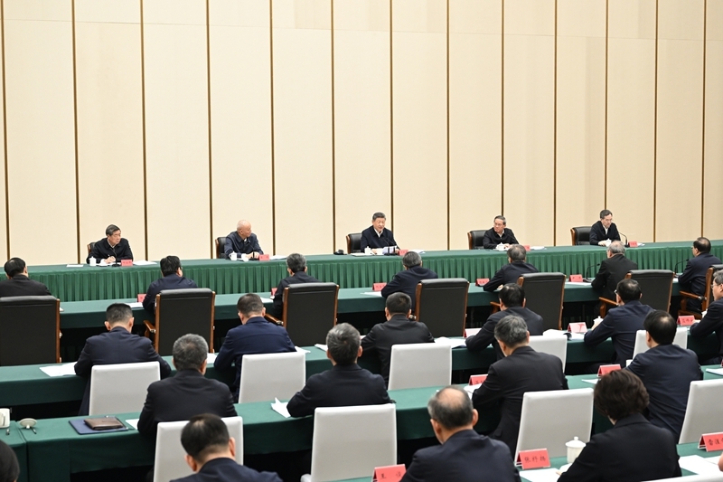 3月23日,中共中央总书记、国家主席、中央军委主席习近平在河北雄安新区考察,并主持召开深入推进雄安新区高质量建设和发展座谈会。这是23日下午,习近平主持召开深入推进雄安新区高质量建设和发展座谈会并发表重要讲话。新华社记者 谢环驰 摄