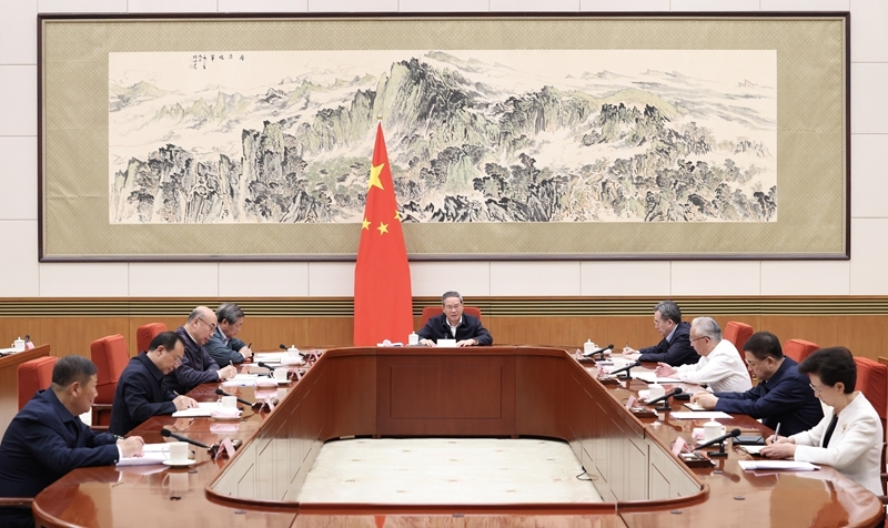 6月15日,国务院以“强化主体功能区战略实施,促进区域协调发展”为主题,进行第二十次专题学习。国务院总理李强主持学习。新华社记者 黄敬文 摄