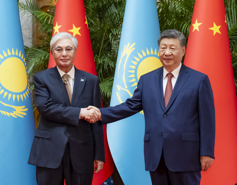 7月16日下午，国家主席习近平在上海西郊宾馆会见来华出席2026世界人工智能大会暨人工智能全球治理高级别会议的哈萨克斯坦总统托卡耶夫。新华社记者 翟健岚 摄