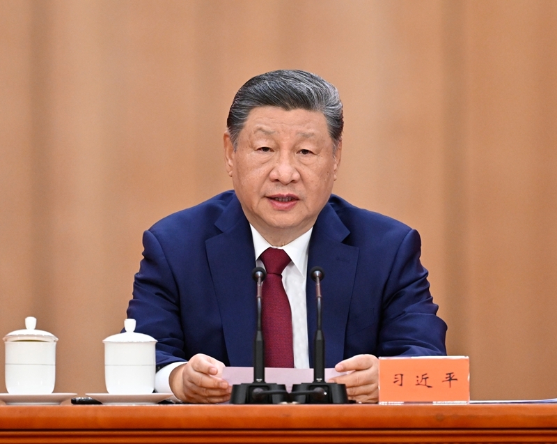 10月22日,纪念中国工农红军长征胜利90周年大会在北京人民大会堂隆重举行。中共中央总书记、国家主席、中央军委主席习近平发表重要讲话。新华社记者 岳月伟 摄