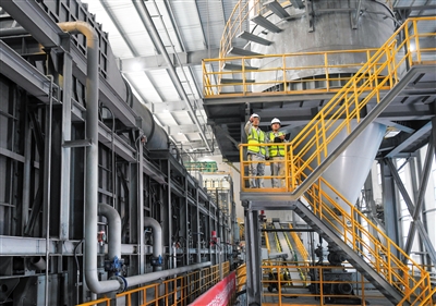 图为我国首个千万吨级煤矸石示范工程陶粒中试线项目生产车间。戎禹仁摄