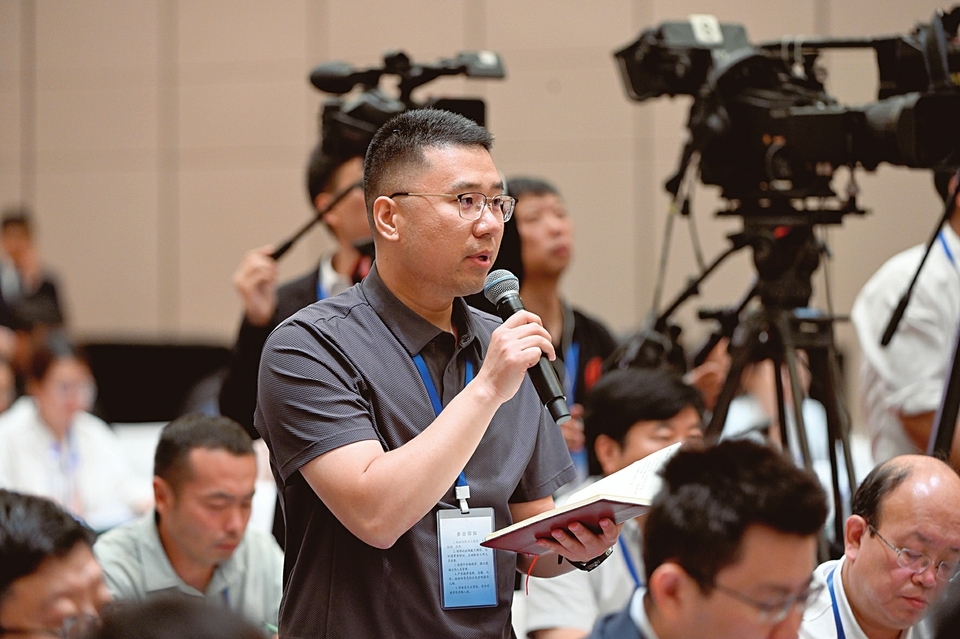 5月21日，开局起步“十五五”山西省专题新闻发布会在太原举行。图为发布会现场新闻媒体记者提问。山西日报记者阮洋摄