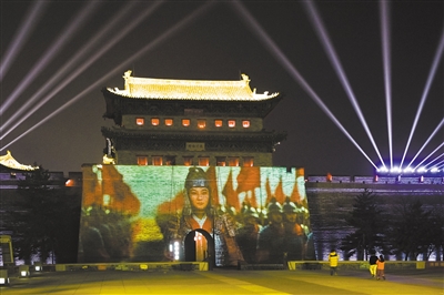 2025年1月24日,全国首个花木兰3D超写实数字人在大同古城东城墙和阳门惊艳亮相,为古老的城墙增添了现代科技与传统文化交融的独特魅力。韩堃摄(资料照片)