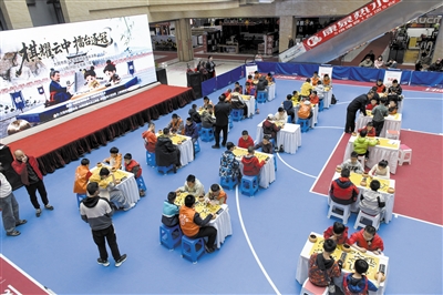 图为全市青少年围棋挑战赛半决赛现场。于宏摄