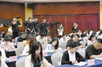 8月11日，山西省“开局起步‘十五五’”系列主题首场新闻发布会（大同市专场）在并举行。图为发布会现场。