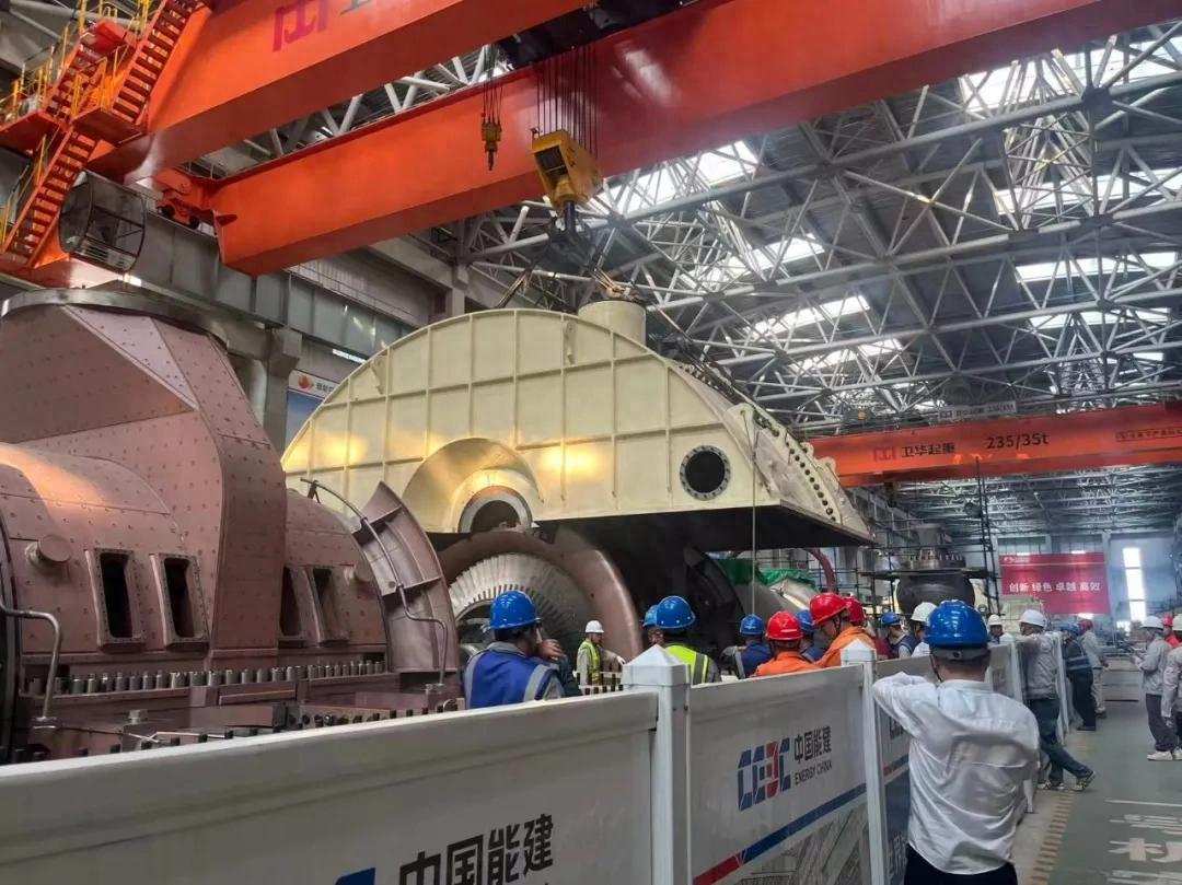 同热三期煤电项目1号机组汽轮机扣缸作业一次成功